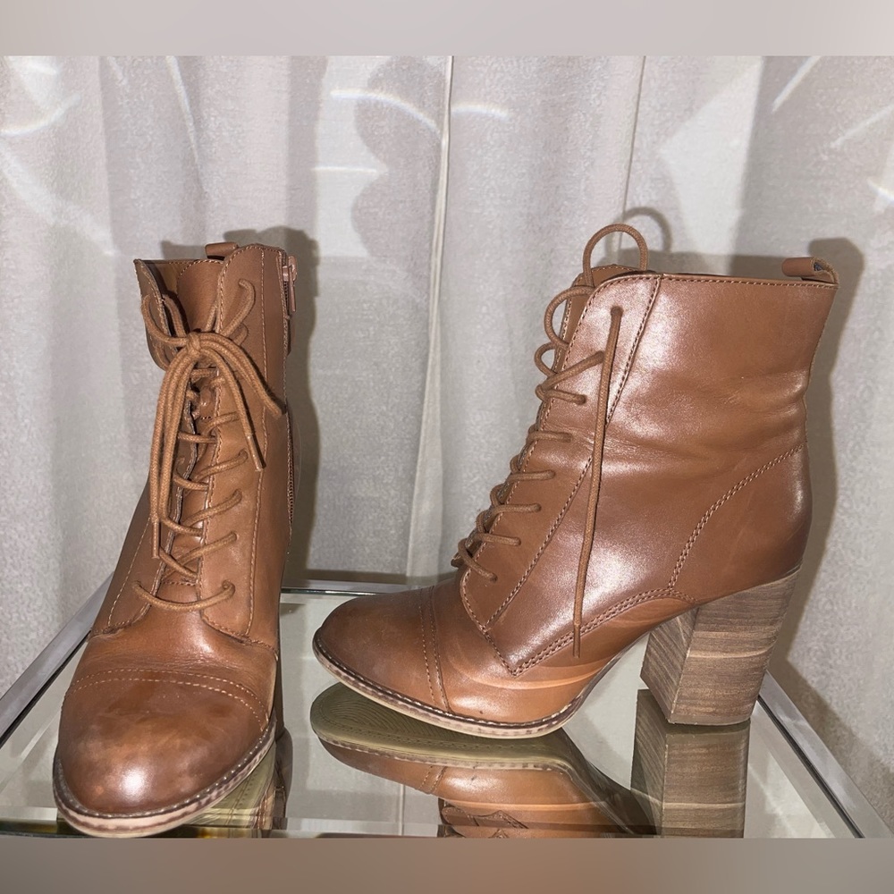 Heel combat boots